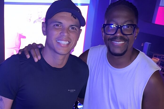 chelsea-celebra-golaco-de-thiago-silva-com-musica-de-mumuzinho;-veja