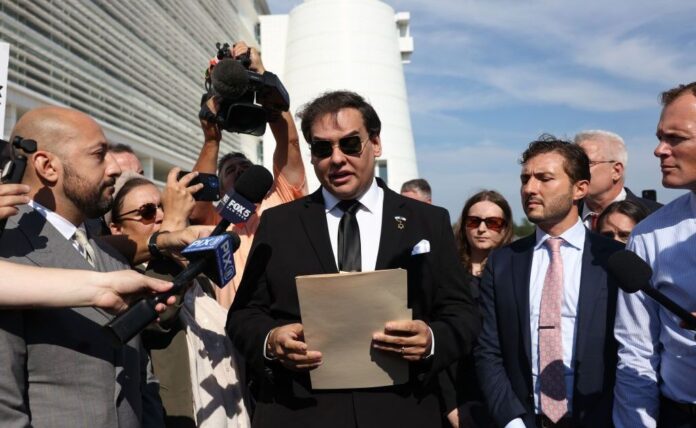 quem-e-george-santos,-ex-deputado-filho-de-brasileiros-condenado-por-fraude