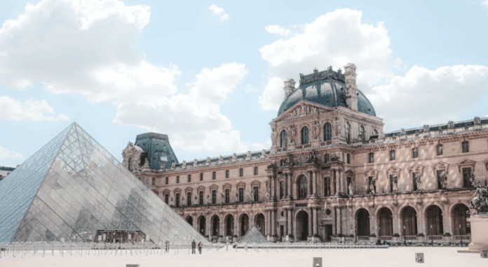 louvre-fecha-por-roubo:-joias-da-colecao-de-napoleao-podem-ter-sido-levadas