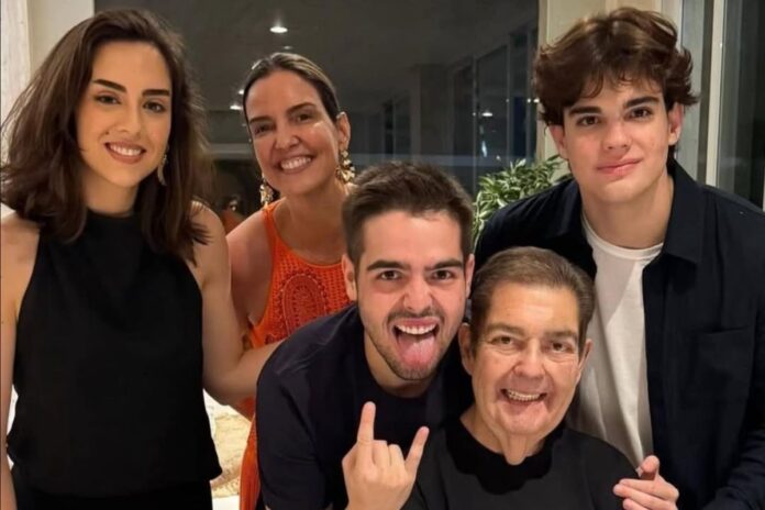 joao-silva-celebra-raro-momento-com-faustao-e-se-declara-ao-pai