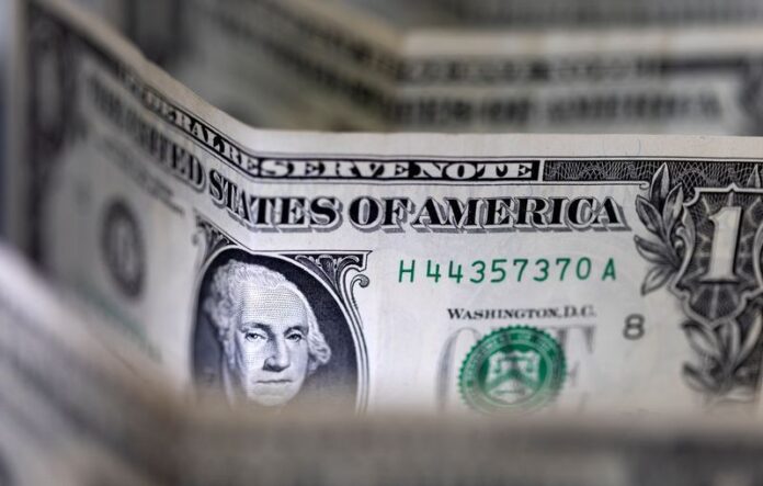 dolar-recua-apos-dados-economicos-da-china-e-com-guerra-comercial-no-radar