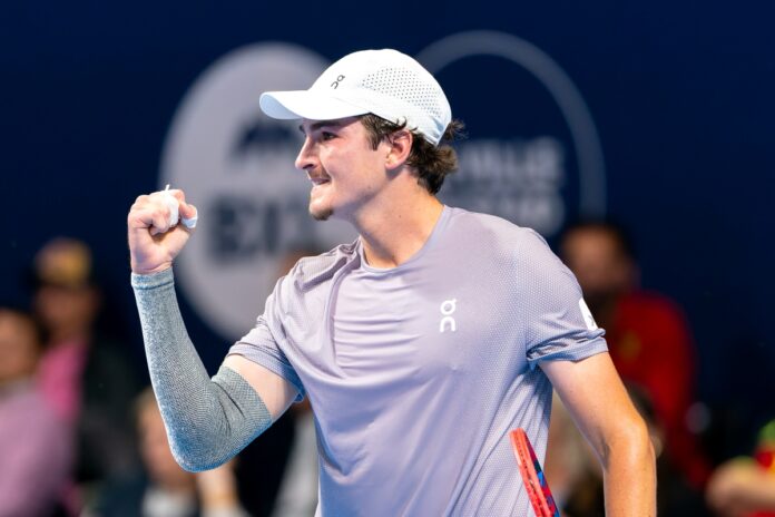 joao-fonseca-bate-numero-33-do-mundo-e-avanca-no-atp-de-basel