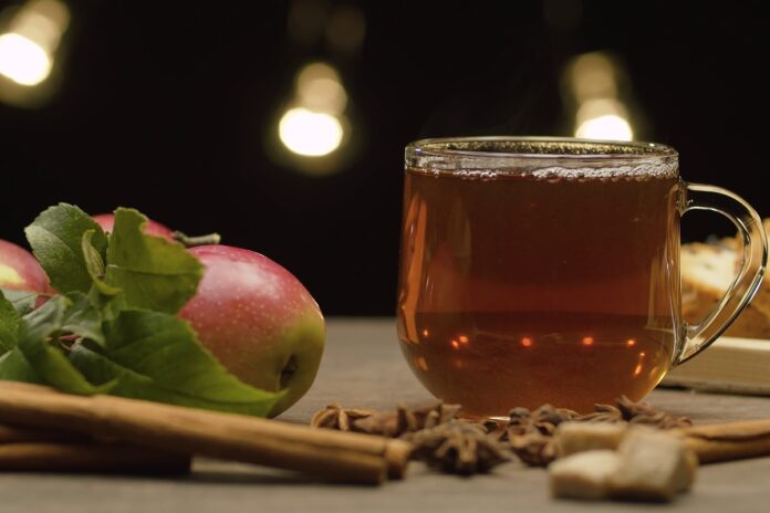 aquece-e-cuida:-cha-de-fruta-e-especiaria-ajuda-o-coracao-e-a-glicemia