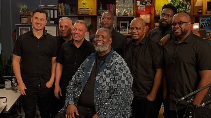 pericles-faz-retrospectiva-da-carreira-em-3o-“tiny-desk-brasil”