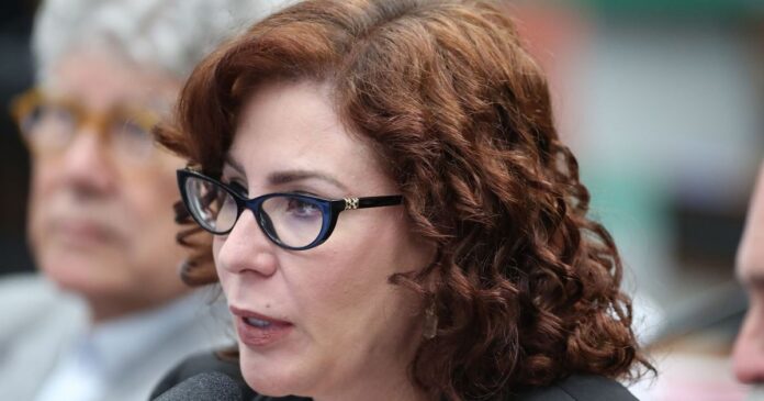mesmo-presa,-carla-zambelli-aumentou-gastos-com-verba-de-gabinete