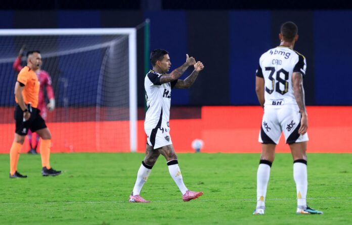 com-gol-salvador-de-dudu,-atletico-mg-arranca-empate-na-sul-americana