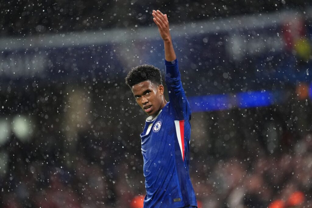 estevao-desencanta-na-champions-league-e-chelsea-goleia-ajax-por-5-x-1