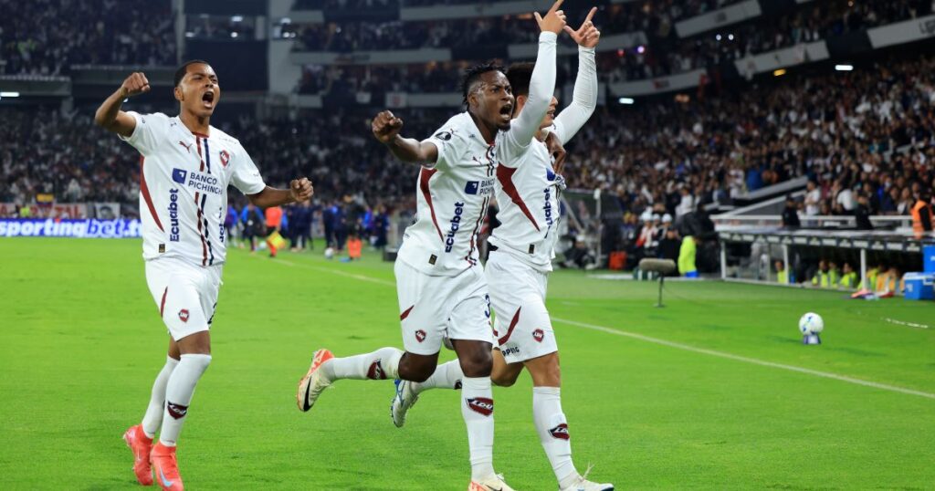 palmeiras-sofre-na-altitude,-perde-para-a-ldu-e-se-complica-na-libertadores
