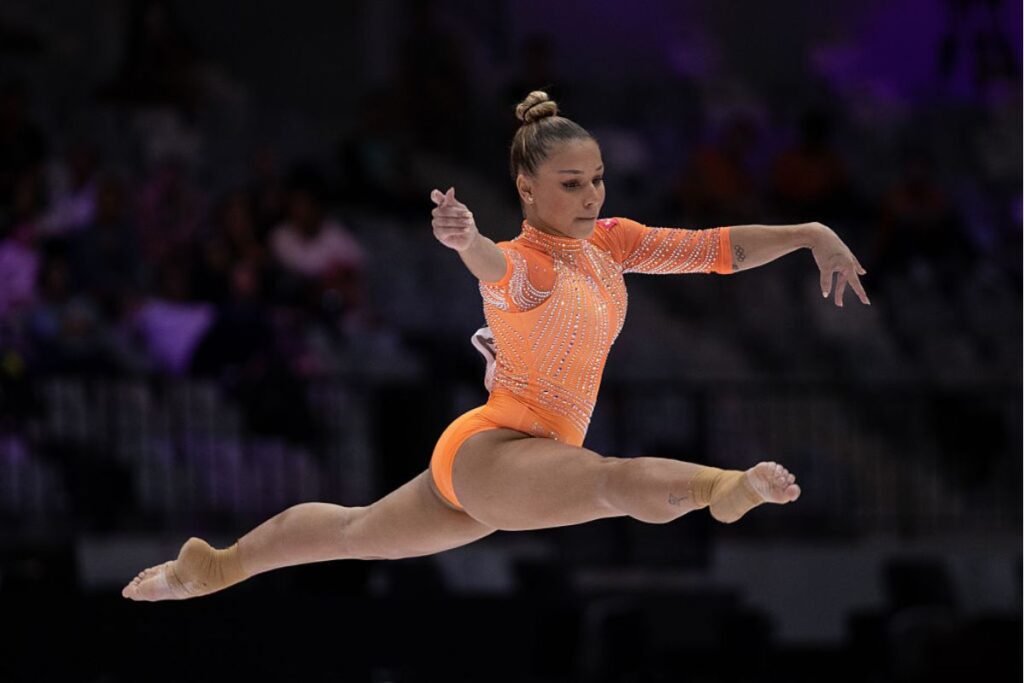 flavia-saraiva-encara-final-da-trave-no-mundial-neste-sabado-(25/10)
