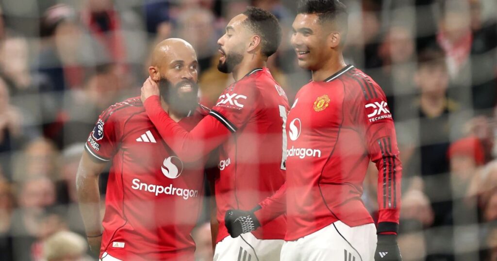 com-gols-brasileiros,-manchester-united-vence-brighton-e-embala-no-ingles