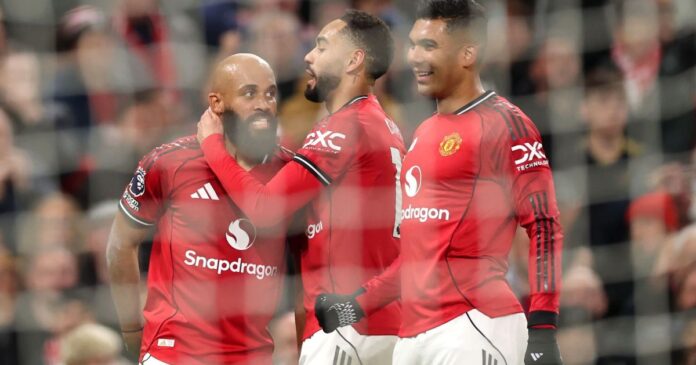 com-gols-brasileiros,-manchester-united-vence-brighton-e-embala-no-ingles
