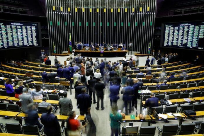 reforma-administrativa-pode-“driblar”-comissoes-e-ser-votada-em-plenario