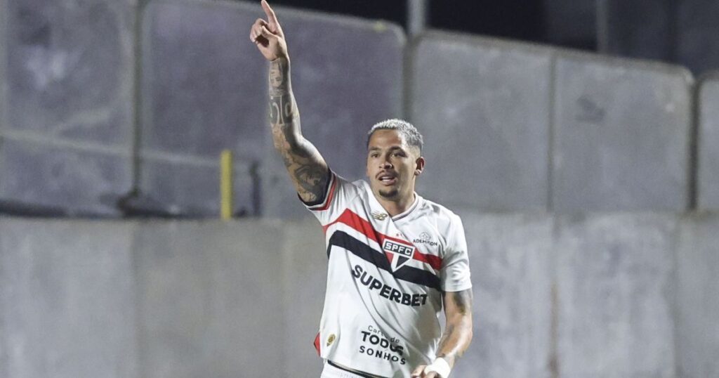 brasileirao:-flamengo-tropeca-fora-de-casa-e-sao-paulo-volta-a-vencer