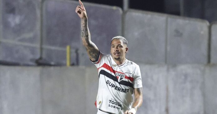 brasileirao:-flamengo-tropeca-fora-de-casa-e-sao-paulo-volta-a-vencer
