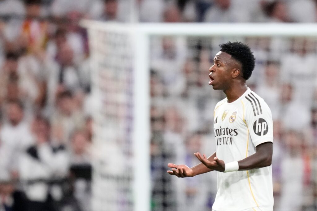 video:-vini-jr.-deixa-o-campo-irritado-em-real-madrid-x-barcelona