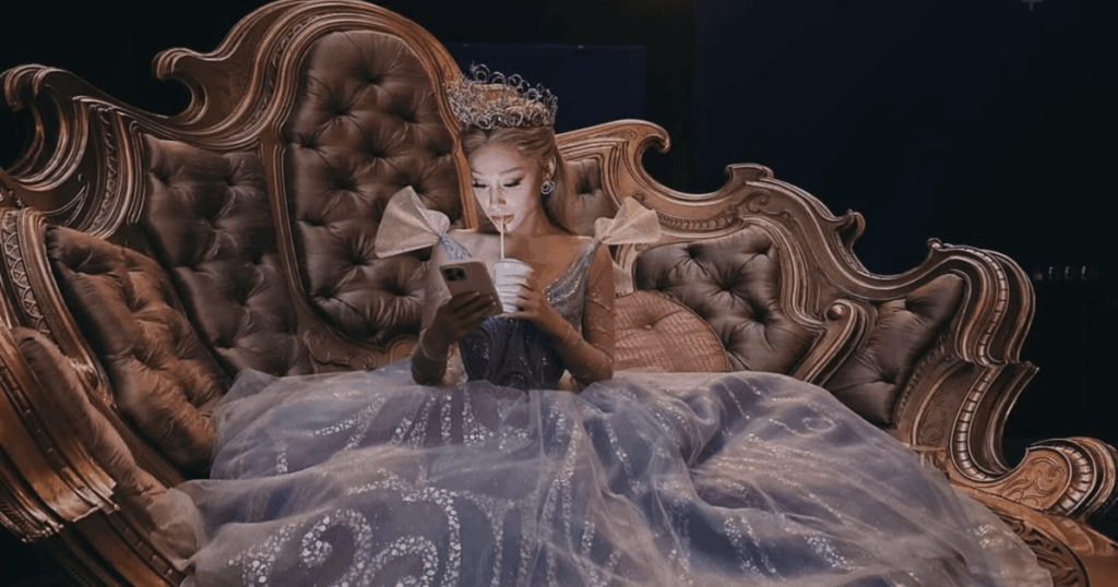 ariana-grande-revela-que-quase-desistiu-de-carreira-musical-apos-“wicked”