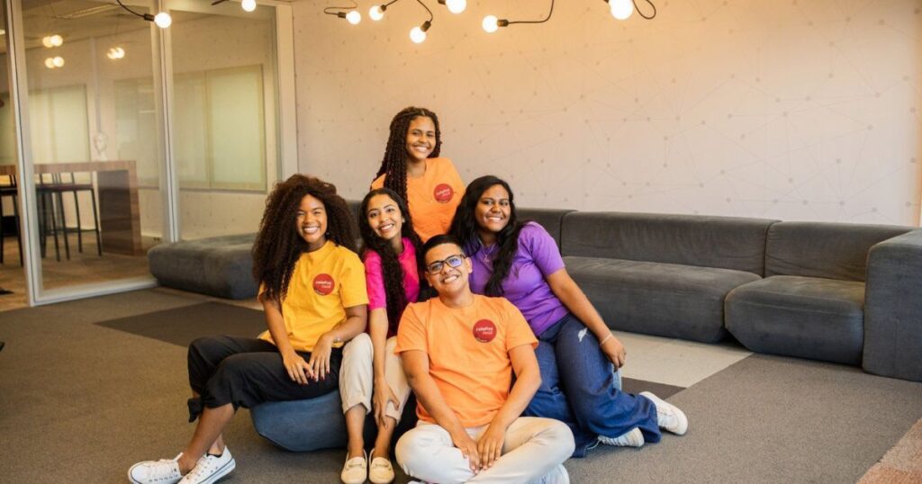 coletivo-coca-cola-jovem-abre-15-mil-vagas-para-formacao-profissional