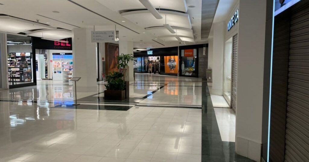 video:-apos-“guerra”-rio-tem-ruas-vazias-e-lojas-de-shopping-fechadas