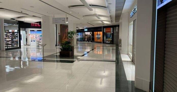 video:-apos-“guerra”-rio-tem-ruas-vazias-e-lojas-de-shopping-fechadas