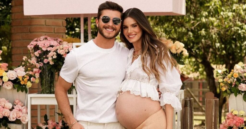 camila-queiroz-desmente-que-filha-se-chamara-“angel”;-entenda