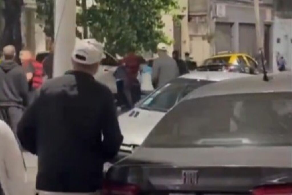 video:-torcedores-de-flamengo-e-racing-entram-em-conflito-na-argentina