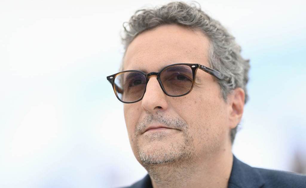 diretor-de-“o-agente-secreto”-rebate-critica:-“novela-da-globo-e-regional”