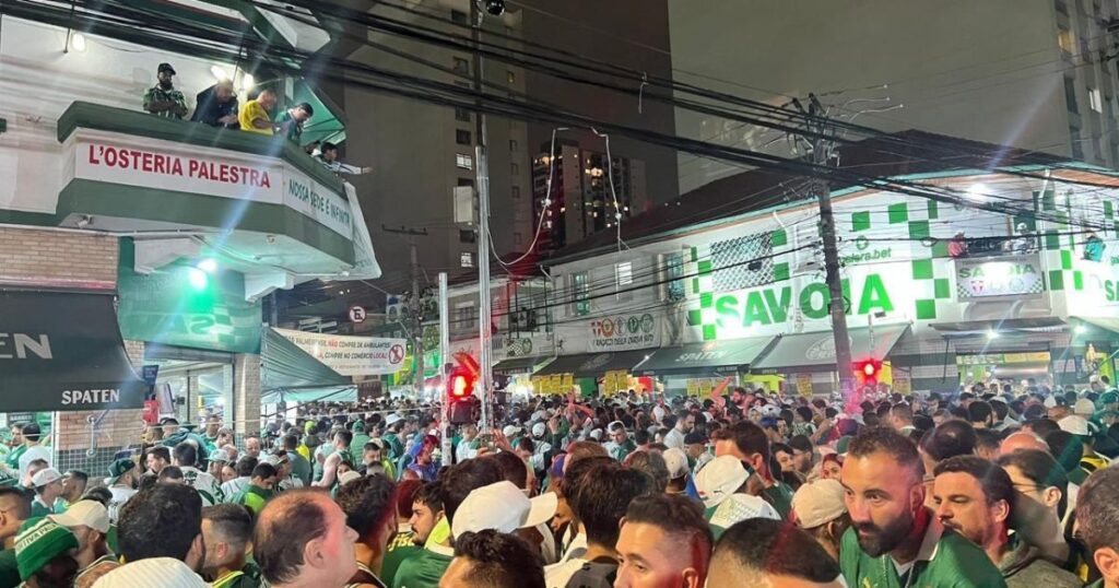 libertadores:-torcida-do-palmeiras-faz-festa-antes-de-duelo-no-allianz