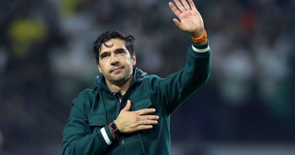 abel-ferreira-chora-apos-palmeiras-classificar-contra-a-ldu-na-libertadores