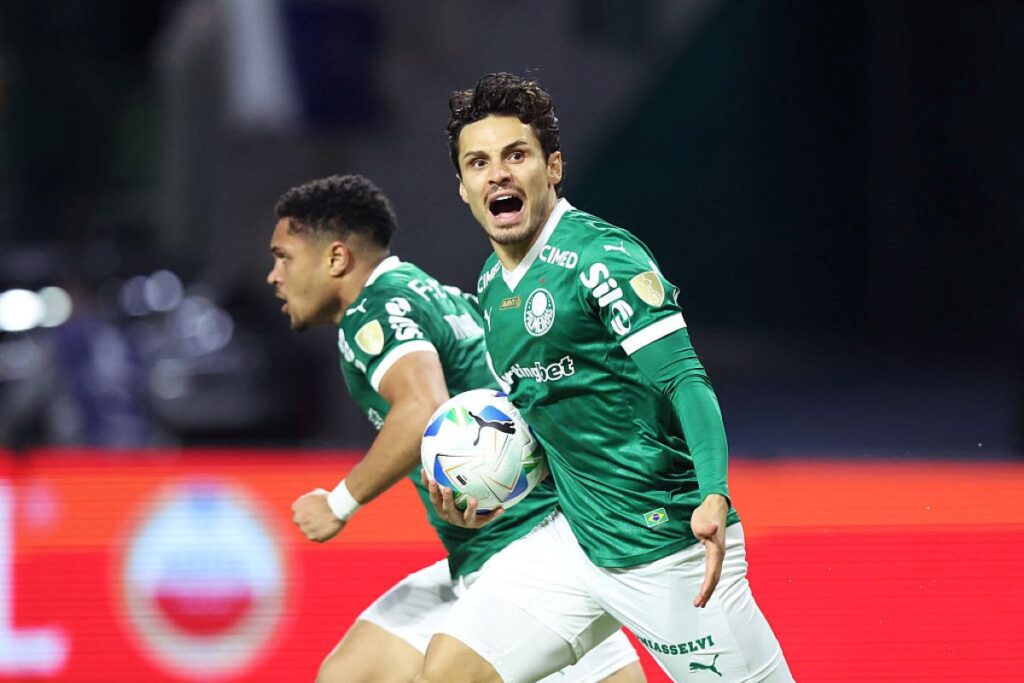veiga-marca-o-terceiro-gol-do-palmeiras-contra-a-ldu-na-libertadores