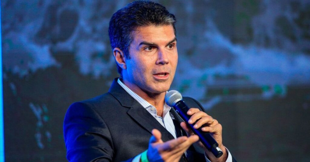 helder-barbalho-e-favorito-ao-senado-pelo-para,-aponta-parana-pesquisas