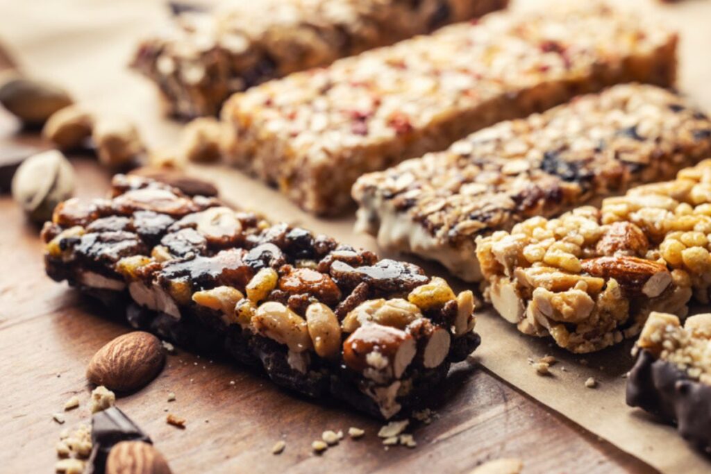 snacks-proteicos:-veja-como-escolher-entre-plant-based-e-origem-animal