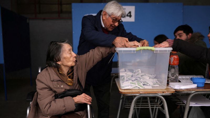 eleicao-no-chile:-candidata-de-esquerda-aparece-a-frente-para-1°-turno