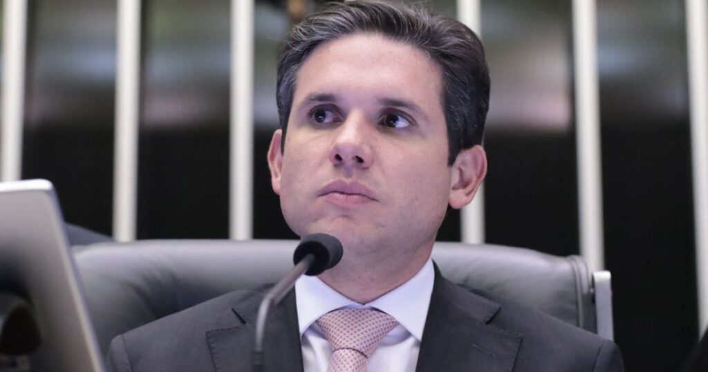 sob-hugo-motta,-camara-aprova-mais-urgencias-e-desprestigia-comissoes