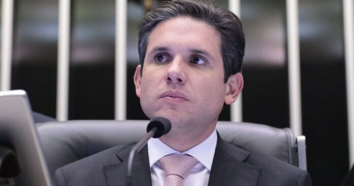 sob-hugo-motta,-camara-aprova-mais-urgencias-e-desprestigia-comissoes