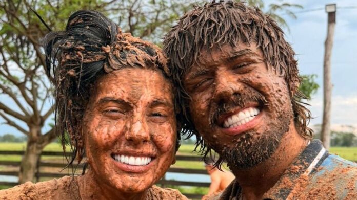 reconhece?-ze-felipe-e-ana-castela-se-divertem-na-lama