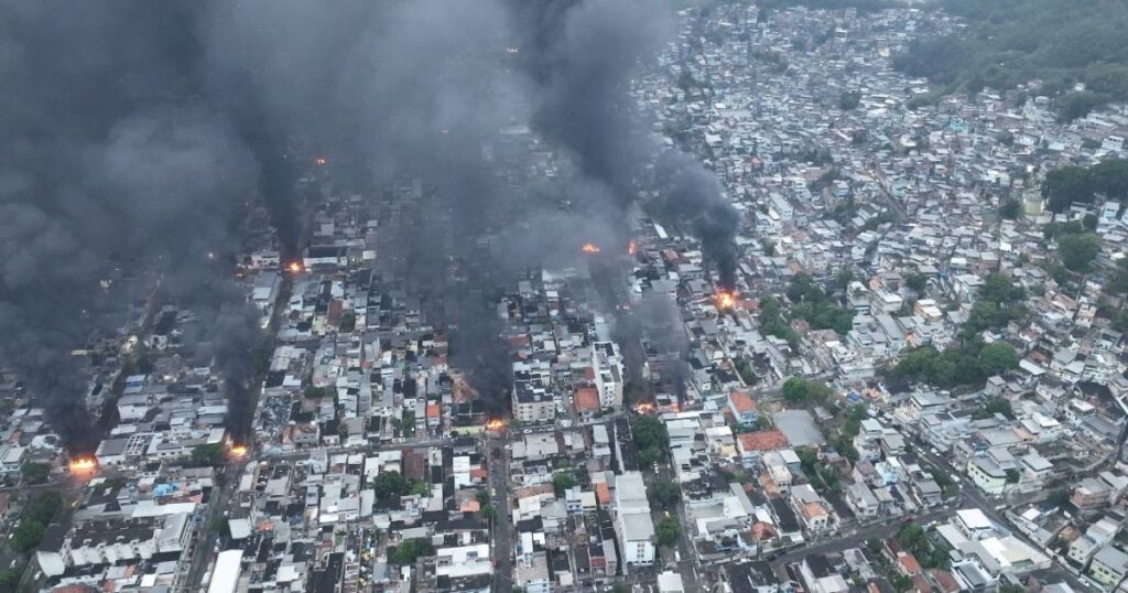 video:-imagens-de-drones-mostram-“zona-de-guerra”-durante-operacao-no-rj