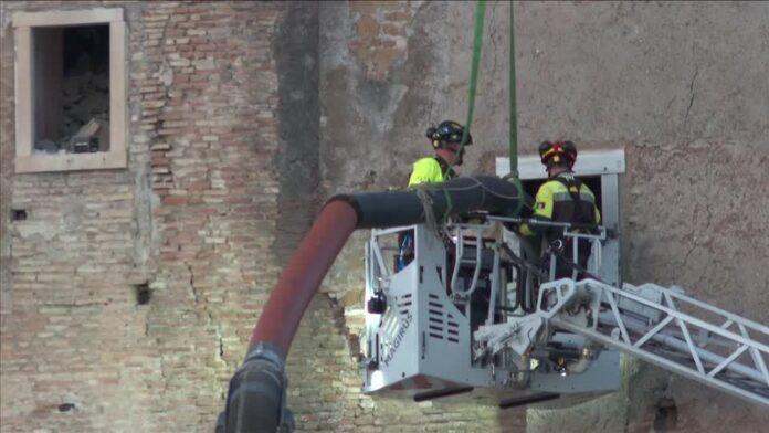 homem-morre-apos-ficar-11-horas-em-escombros-de-torre-que-desabou-em-roma