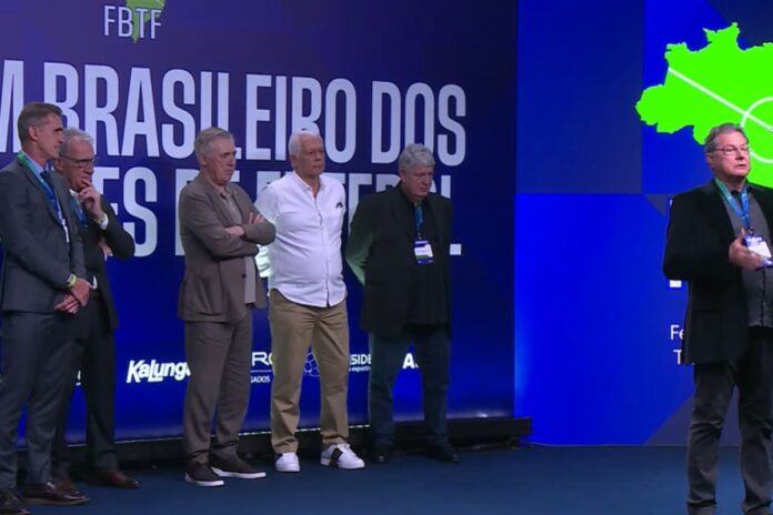 video:-leao-critica-tecnicos-estrangeiros-ao-lado-de-carlo-ancelotti