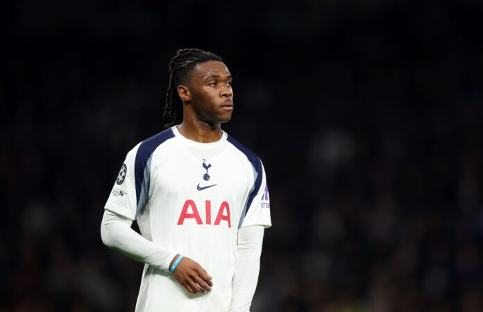 lateral-do-tottenham-e-ameacado-com-arma-por-empresario