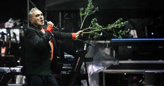 morrissey-cancela-show-no-brasil-pela-4a-vez:-“extremo-esgotamento”