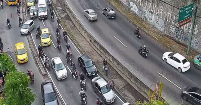 rj:-incendio-em-onibus-interdita-o-tunel-reboucas-no-sentido-lagoa