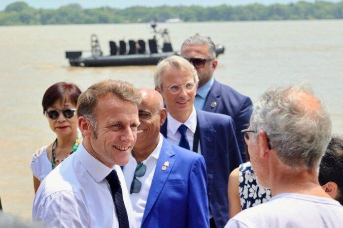 macron-visita-projetos-cientificos-e-fala-com-cacique-raoni-antes-de-cupula