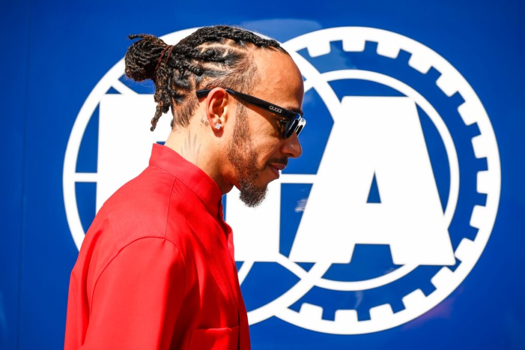 “nada-a-ver-comigo”,-diz-hamilton-sobre-processo-de-massa-contra-a-f1