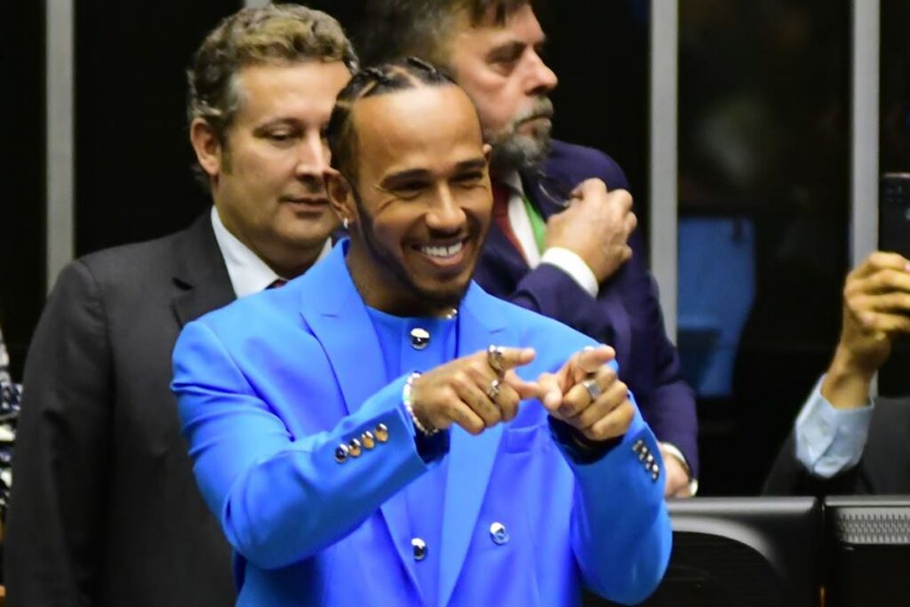 lewis-hamilton-se-emociona-ao-lembrar-titulo-de-brasileiro-honorario