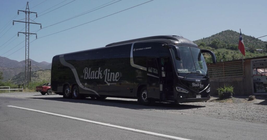 mercedes-lanca-onibus-que-desafia-pedras-de-sal-e-regioes-andinas