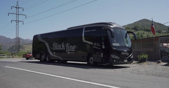 mercedes-lanca-onibus-que-desafia-pedras-de-sal-e-regioes-andinas