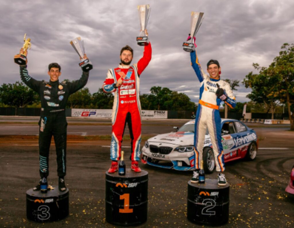 mega-drift-brasil:-matheus-sartor-vence-primeiro-dia-de-competicao