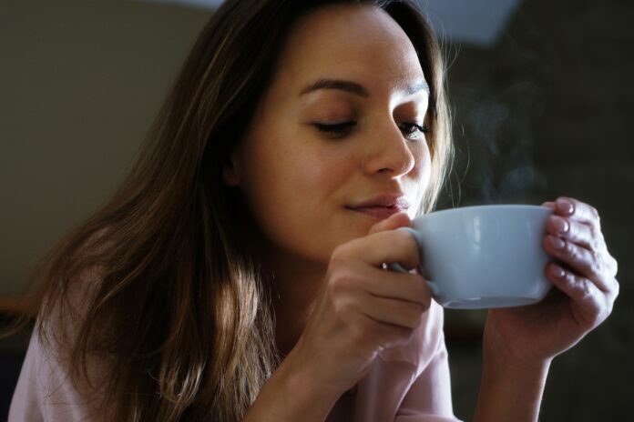 cha-anti-inflamatorio-de-erva-famosa-ajuda-a-nivelar-acucar-no-sangue