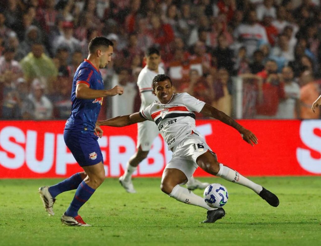 bragantino-vence-sao-paulo-na-vila-belmiro-e-se-distancia-do-z-4