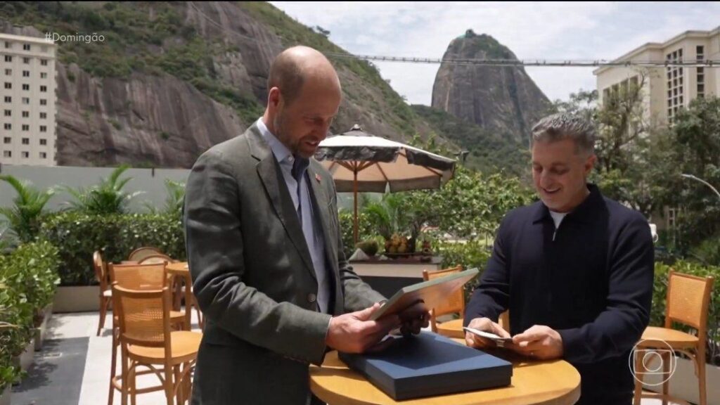 principe-william-se-emociona-ao-receber-foto-de-diana-no-“domingao”
